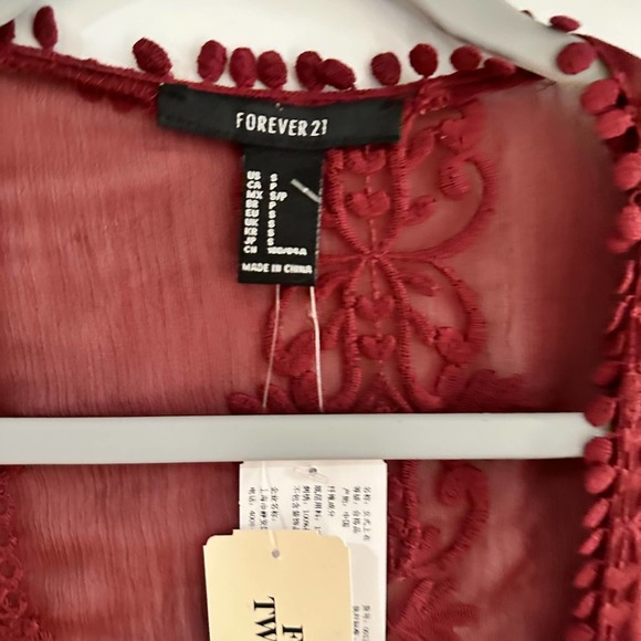 FOREVER 21 BURGUNDY RUST VINTAGE FLORAL WOVEN CARDIGAN SMALL - Picture 4 of 5